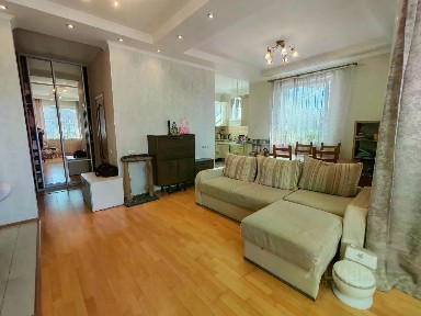 Продается 4-комн. квартира, 132,3 м²