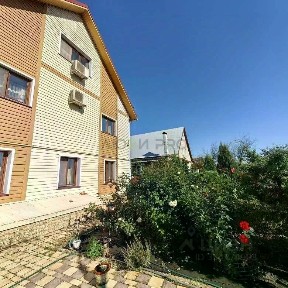 Продается 4-этажный коттедж, 440 м²
