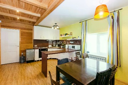 Сдается 2-этажный дом, 267,6 м²