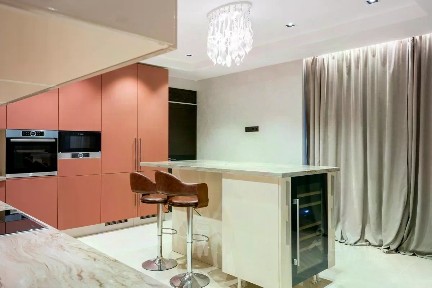 Сдается 2-этажный дом, 500 м²