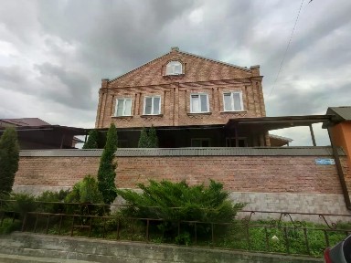 Продается 2-этажный дом, 320 м²