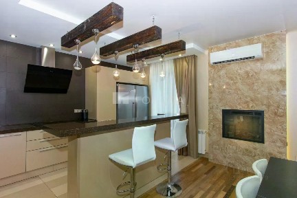 Продается 5-комн. квартира, 176,6 м²
