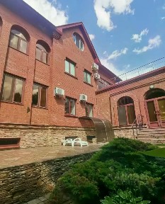 Продается 3-этажный коттедж, 670 м²