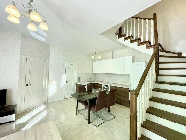 Сдается 3-этажный таунхаус, 125 м²