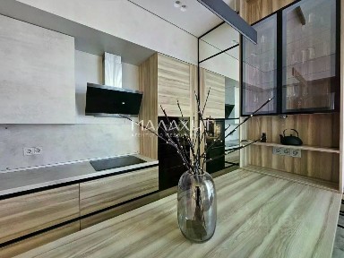 Продается 4-комн. квартира, 100 м²