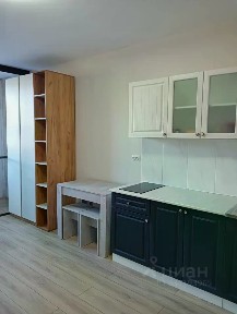 Свердловская область, Екатеринбург, р-н Железнодорожный, мкр. Завокзальный, просп. Космонавтов, 9