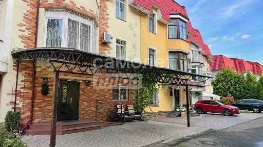 Продается 4-этажный таунхаус, 330 м²
