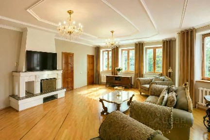Продается 3-этажный дом, 384 м²