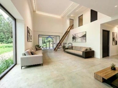 Продается 2-этажный дом, 297 м²