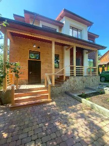 Продается 2-этажный дом, 244 м²