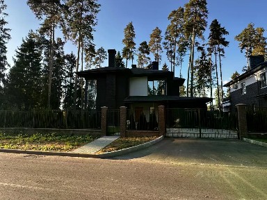 Продается 2-этажный дом, 290 м²