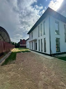 Продается 2-этажный дом, 180 м²