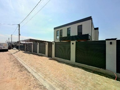 Продается 2-этажный дом, 300 м²
