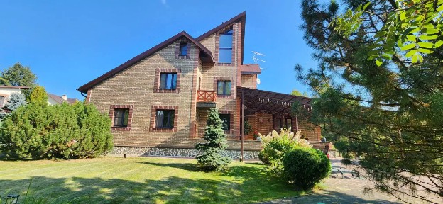 Продается 3-этажный дом, 459 м²