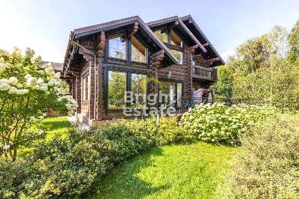Сдается 3-этажный дом, 240 м²