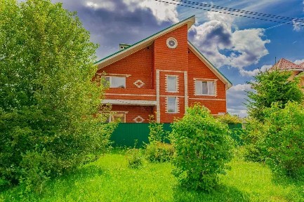 Свердловская область, Екатеринбург, р-н Орджоникидзевский, мкр. Уралмаш, пер. Георгиновый, 14