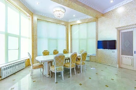 Продается 3-этажный дом, 1 200 м²