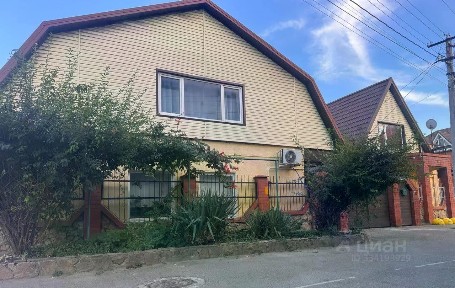 Продается 2-этажный дом, 400 м²