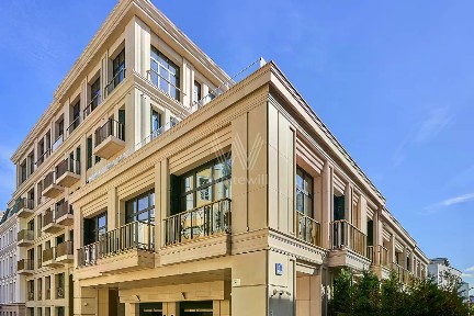 Продается 4-комн. квартира, 210 м²