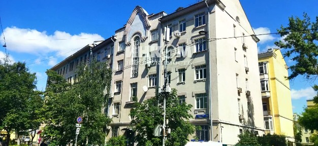 Продается 4-комн. квартира, 139,5 м²