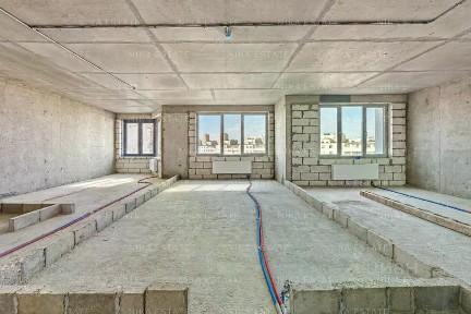 Продается 5-комн. квартира, 168 м²