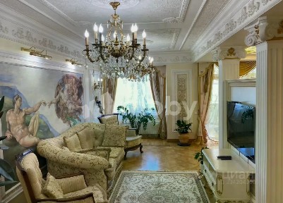 Продается 5-комн. квартира, 242 м²