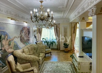 Продается 5-комн. квартира, 242 м²