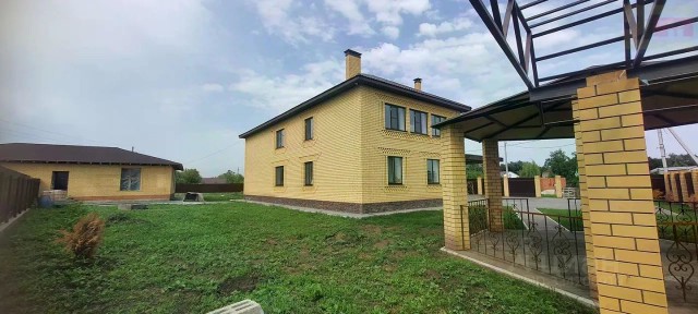 Продается 2-этажный коттедж, 350 м²