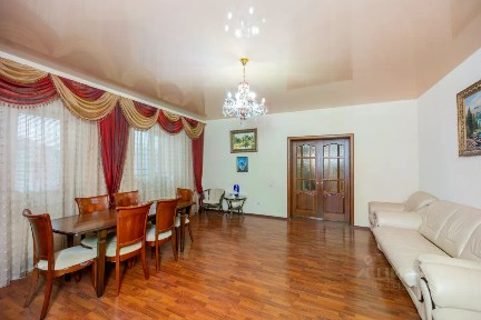 Продается 2-этажный дом, 320 м²