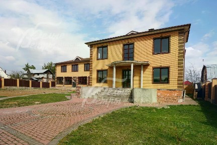 Продается 2-этажный дом, 528 м²
