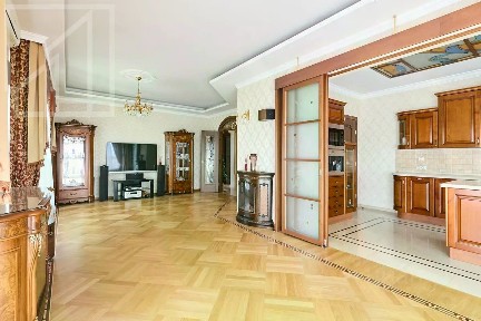 Сдается 4-комн. квартира, 156 м²