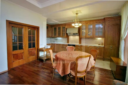 Сдается 4-комн. квартира, 140 м²