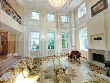 Продается 3-этажный дом, 740 м²
