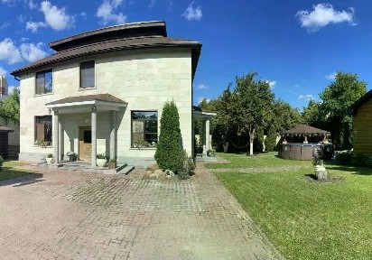 Продается 2-этажный дом, 270 м²