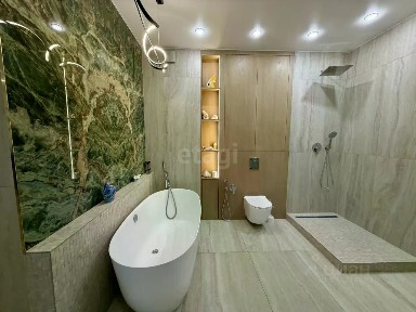 Продается 4-комн. квартира, 244,9 м²