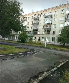 Алтайский край, Барнаул, р-н Железнодорожный, мкр. Центр, ул. Профинтерна, 31