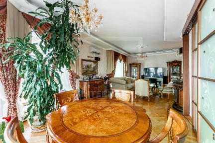 Сдается 4-комн. квартира, 156 м²