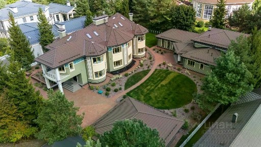 Продается 4-этажный коттедж, 700 м²