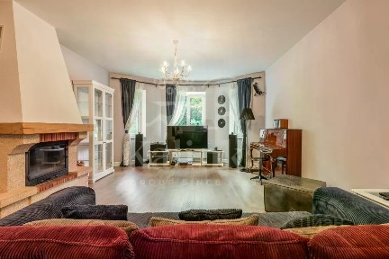Продается 3-этажный дом, 321 м²