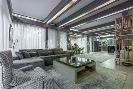 Продается 2-этажный дом, 410 м²