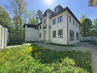 Продается 3-этажный дом, 450 м²