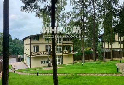 Продается 3-этажный дом, 570 м²