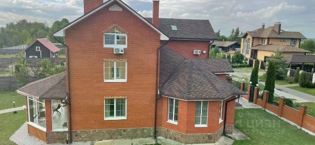 Продается 3-этажный коттедж, 325 м²