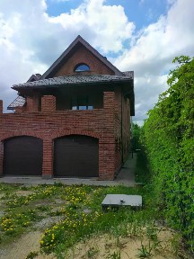 Продается 3-этажный дом, 350 м²