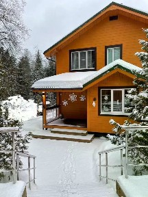 Продается 2-этажный дом, 220 м²