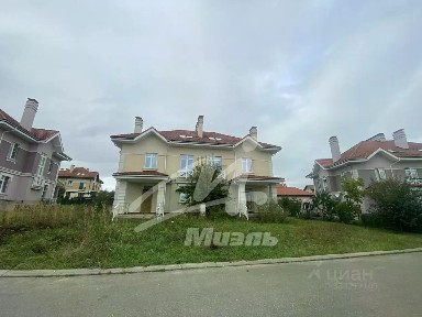 Продается 3-этажный таунхаус, 207 м²