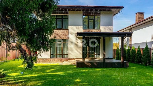 Сдается 2-этажный дом, 270 м²
