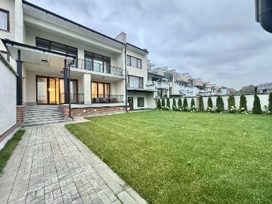 Сдается 3-этажный таунхаус, 630 м²