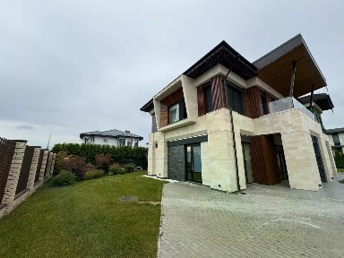 Сдается 2-этажный дом, 352 м²