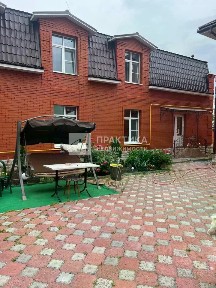 Сдается 2-этажный дом, 240 м²